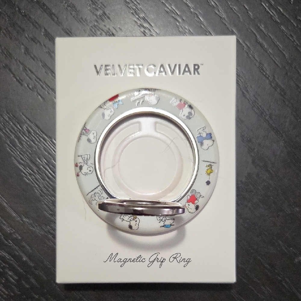 Velvet Caviar Snoopy Multi-Color Phone Ring - Picture 4 of 7